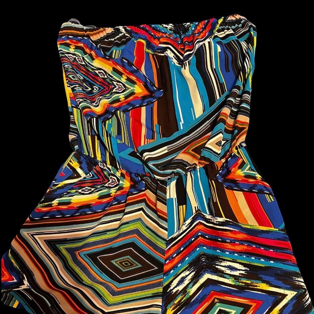 Andora boutique - sleeveless romper (elastic band on top) 
W pockets